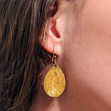 Load image into Gallery viewer, Golden Grass Drop earrings